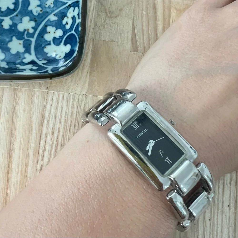 Fossil ladies rectangular black dial silver tone bracelet watch NEW BATTERY
